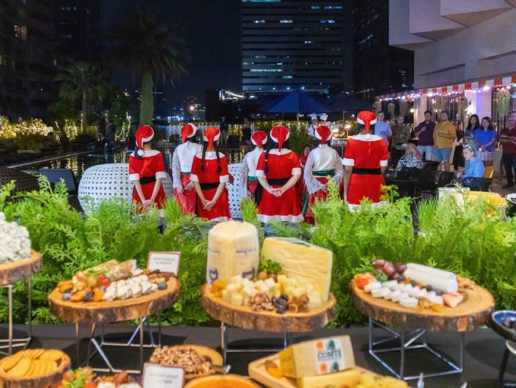 Enjoy the best Christmas buffet and New Year’s Eve dinner in Bangkok 2025 at Rembrandt Hotel Bangkok. Gala festive dining, premium seafood, live stations, live music, rooftop dining, and family-friendly celebrations.