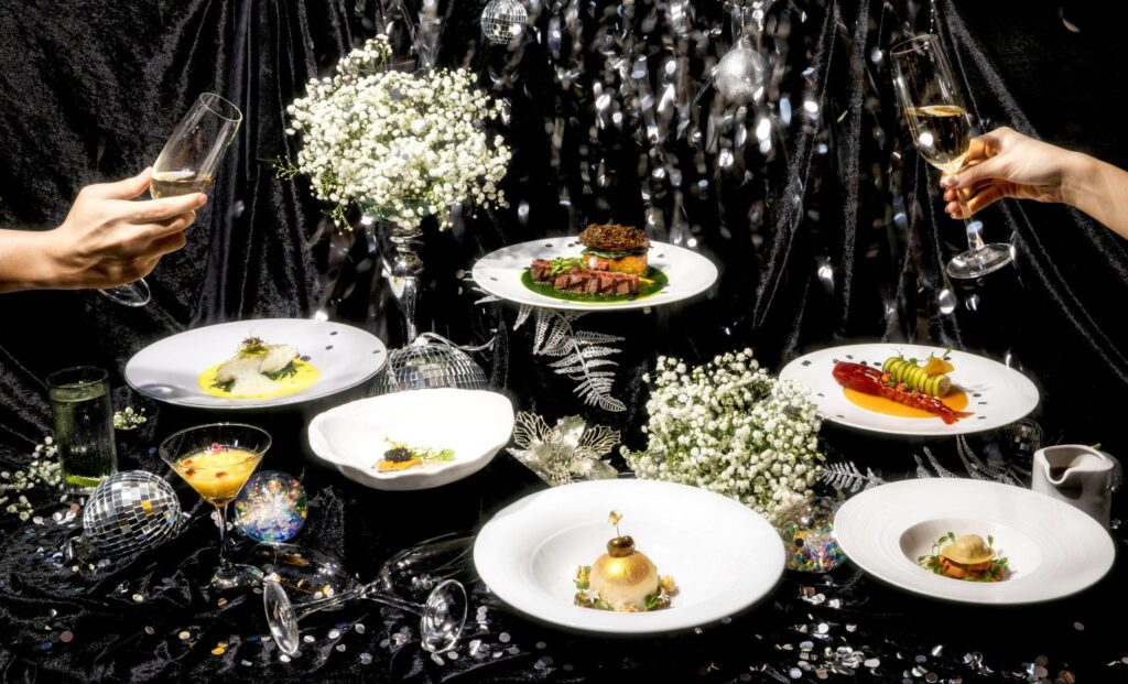 Enjoy the best Christmas buffet and New Year’s Eve dinner in Bangkok 2025 at Rembrandt Hotel Bangkok. Gala festive dining, premium seafood, live stations, live music, rooftop dining, and family-friendly celebrations.