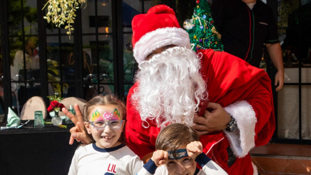 Enjoy the best Christmas buffet and New Year’s Eve dinner in Bangkok 2025 at Rembrandt Hotel Bangkok. Gala festive dining, premium seafood, live stations, live music, rooftop dining, and family-friendly celebrations.