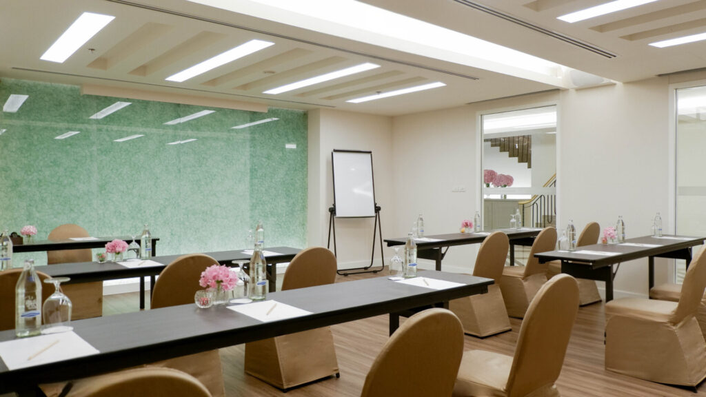 From gala dinners to networking events, our Sukhumvit-based Grand Ballroom offers elegance and convenience near Asok.