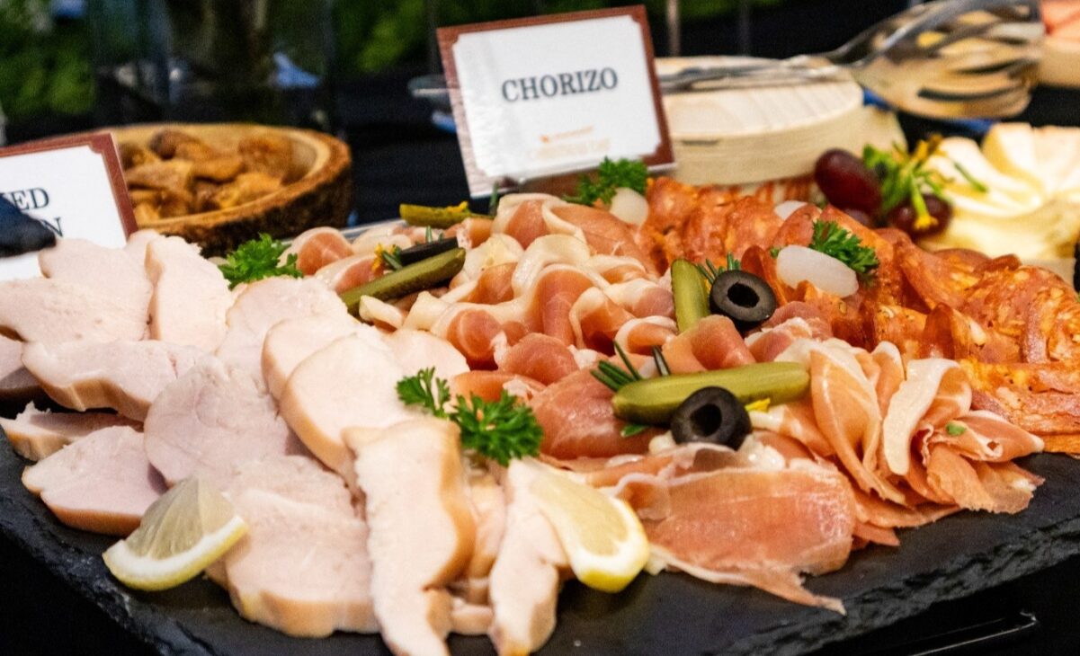 Enjoy the best Christmas buffet and New Year’s Eve dinner in Bangkok 2025 at Rembrandt Hotel Bangkok. Gala festive dining, premium seafood, live stations, live music, rooftop dining, and family-friendly celebrations.