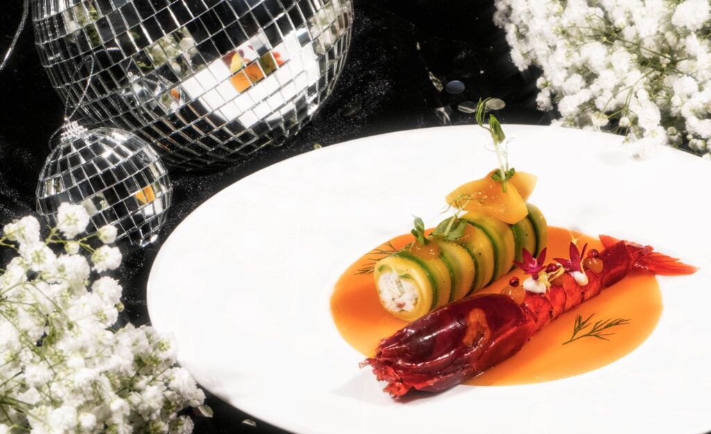 Enjoy the best Christmas buffet and New Year’s Eve dinner in Bangkok 2025 at Rembrandt Hotel Bangkok. Gala festive dining, premium seafood, live stations, live music, rooftop dining, and family-friendly celebrations.