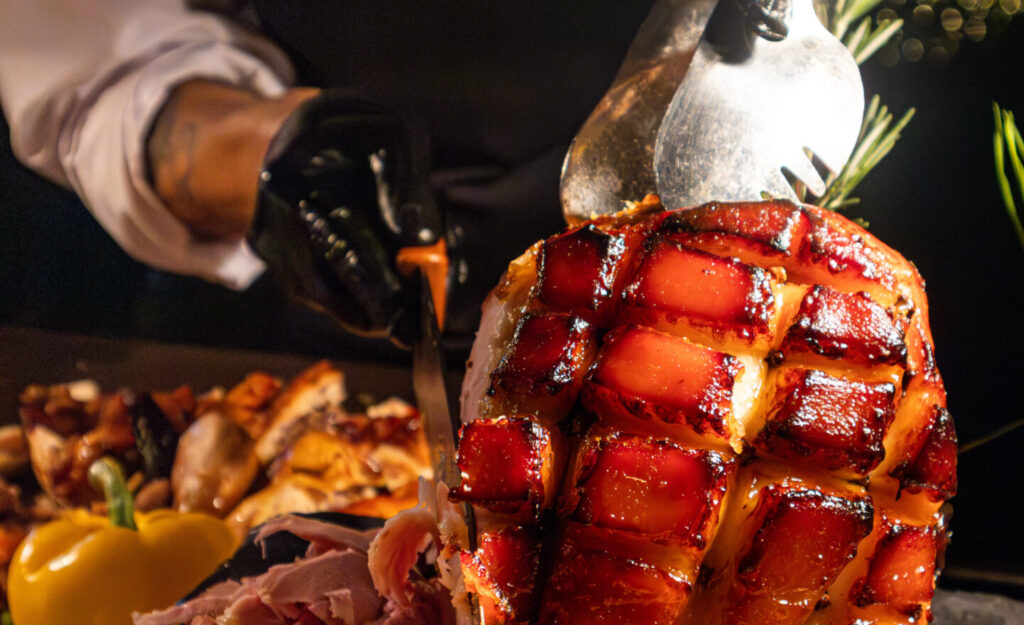 Enjoy the best Christmas buffet and New Year’s Eve dinner in Bangkok 2025 at Rembrandt Hotel Bangkok. Gala festive dining, premium seafood, live stations, live music, rooftop dining, and family-friendly celebrations.